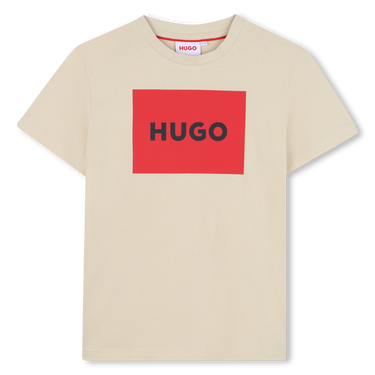HUGO Playera para niño y adolescente beige logo al frente en colo rojo